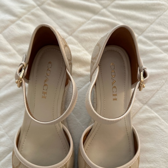 Authentique Coach Wedge - Picture 6 of 6